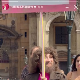 Tereza Mašková byla na Karlově mostě k nepoznání. 