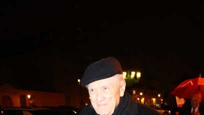 FOTO: Petr Kostka přichází na předávání státních vyznamenání.