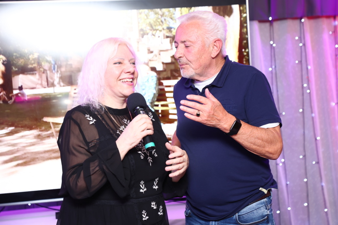 V dobré společnosti Milana Pitkina se Marie Pojkarová očividně velmi bavila a úsměv jí z tváře nevymizel ani na okamžik.
