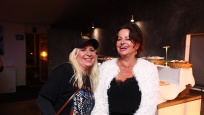 FOTO: O smích a dobrou náladu nebylo nouze, Věra Patt i Adriana Sobotová prokládaly svůj rozhovor samým úsměvem.