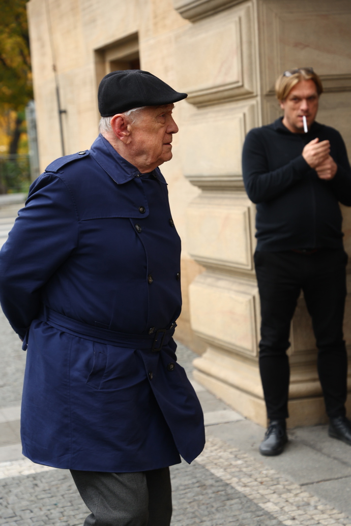 Petr Kostka se přišel rozloučit s hercem Jiřím Štěpničkou.