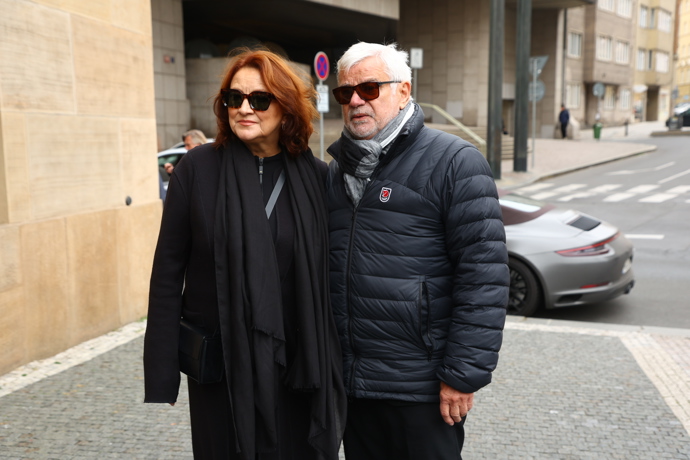 Zlata Adamovská s manželem Petrem Štěpánkem na pohřbu Jiřího Štěpničky.