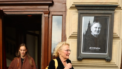 FOTO: Regina Rázlová se přišla rozloučit s Jiřím Štěpničkou.