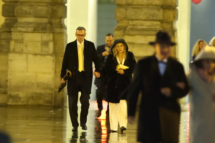 Petr Nečas a jeho exmanželka Jana  Nagyová se při odchodu romanticky drželi za ruce.