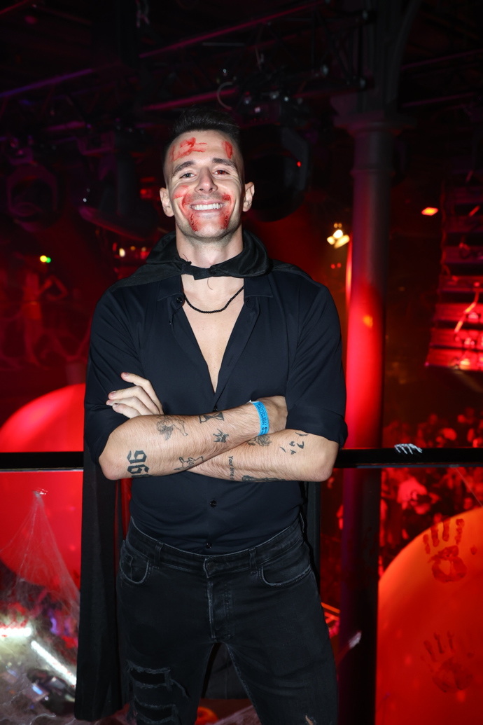 Nicolas Gašpar zvolil na party kostým upíra.
