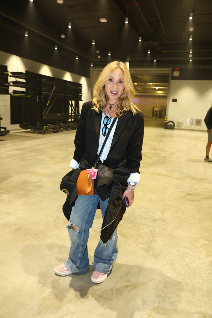 Tereza Pergnerová zvolila na koncert Luneticu uvolněný outfit.
