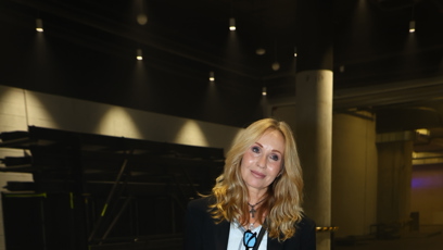 FOTO: Tereza Pergnerová vsadila na roztrhané džíny, bílou košili a černé sako.