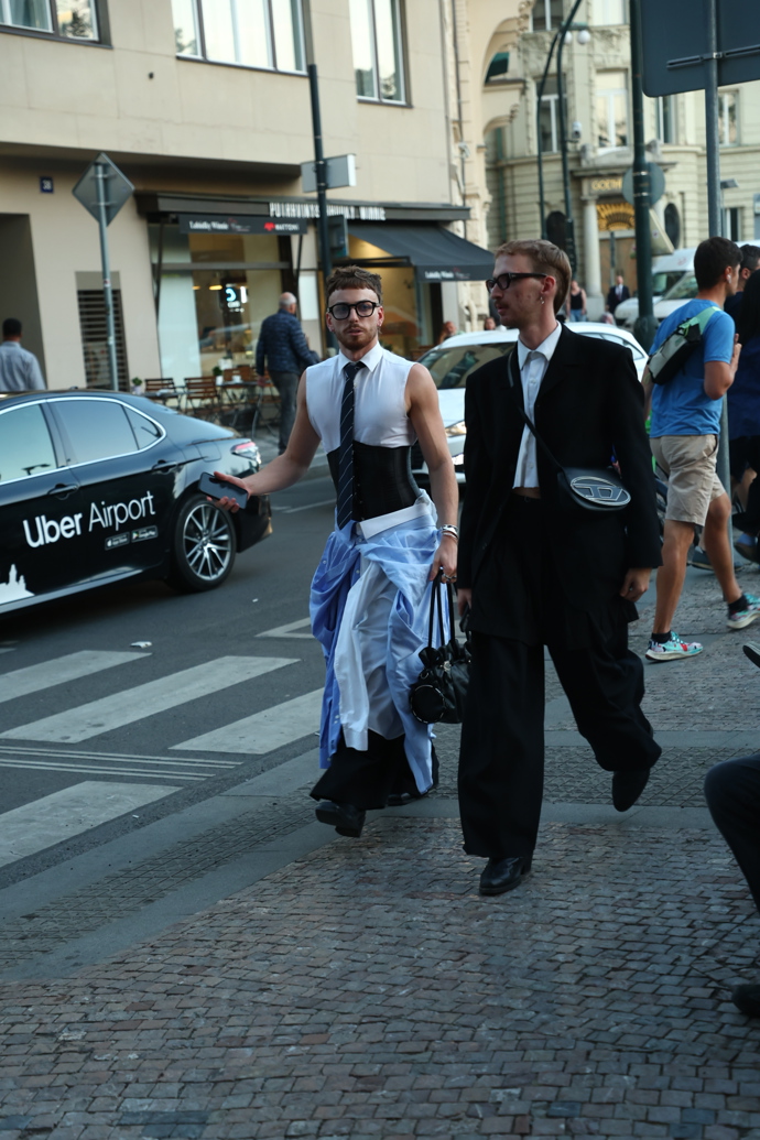 I další hosté na Tháliích zvolili extravagantní styl. 