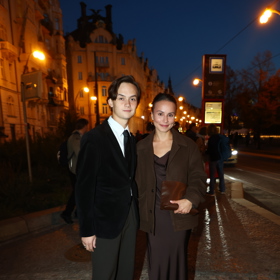 Maxmilián Kocek dorazil s partnerkou.