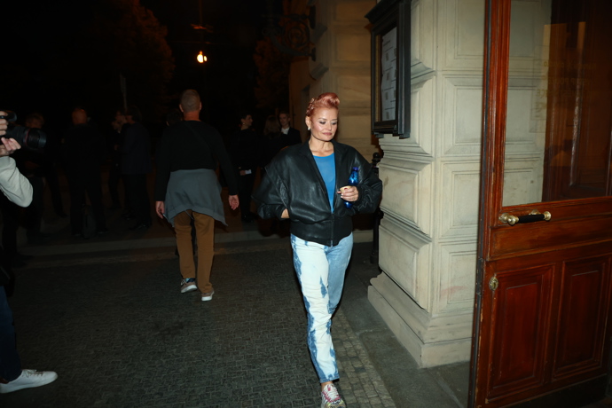 Eriak Stárková se připravuje na večer.