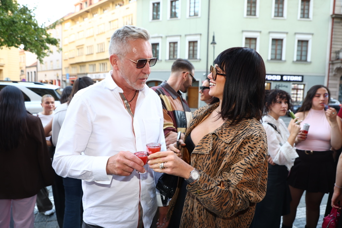 Daniela Zálešáková a Josef Smolik si vychutnali welcome drink.