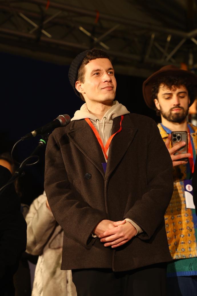 Herec Daniel Krejčík k demonstrantům promluvil také. 