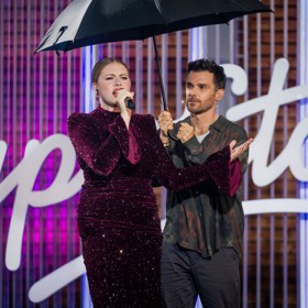 Natáčení nejnovějšího dílu Superstar se neobešlo bez dramatických komplikací. Během vystoupení Natálie Schielové se nad Znojmem rozzuřila silná bouřka, která narušila průběh natáčení.