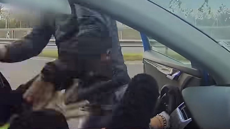 Muž se dopustil hned několika protiprávních jednání, z kterých mu policie již ve zkráceném přípravném trestním řízení sdělili podezření.