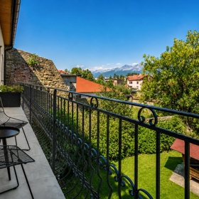 Balkon nabízí výhled přes střechy Spišské Soboty až k tatranským vrcholům Balkon nabízí výhled přes střechy Spišské Soboty až k tatranským vrcholům