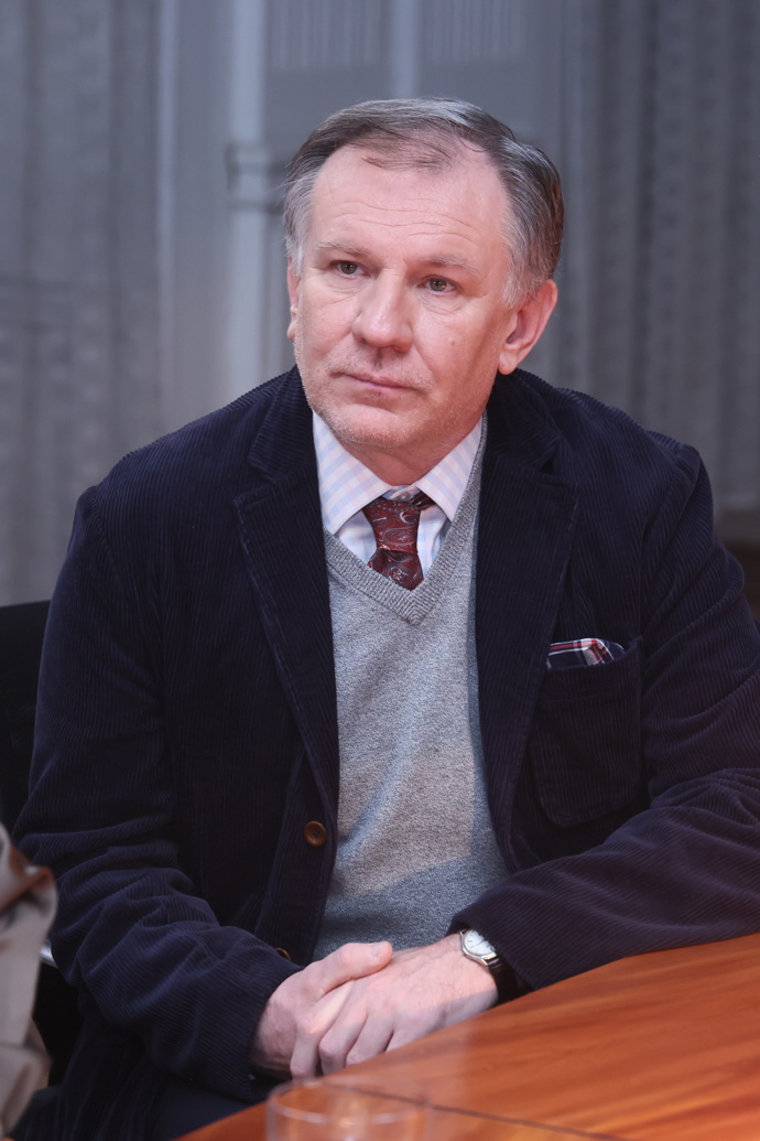 Herec Martin Finger chtěl být kriminalistou. Kamarád Ondřej Sokoli ho ale přemluvil, aby se přihlásil na DAMU.