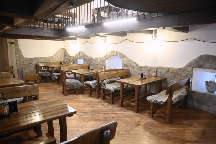 Interiér restaurace Bašta v Bílině.