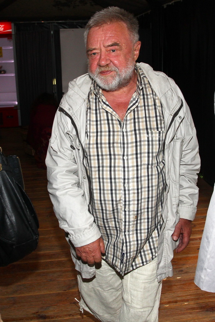 Zdeněk Dušek má se ženami trable. Manželka Jana Březinová se mu kdysi zakoukala do kolegy Josefa Vinkláře.