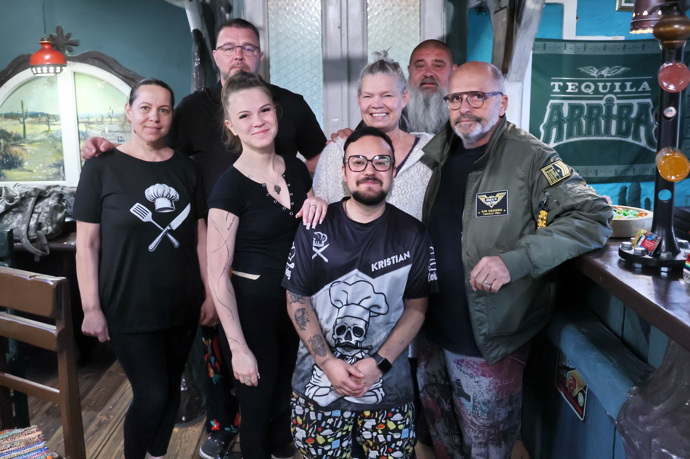 Zdeněk Pohlreich s celým týmem restaurace Pancho´s v Plzni.
