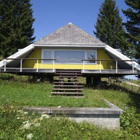 Chata jako fenomén: Výstava mapuje architekturu rekreačního bydlení