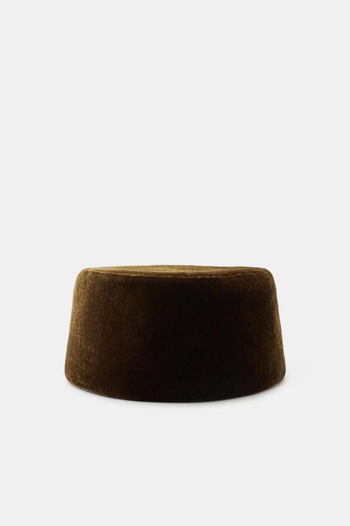 Sametová čepice, Zara, 549 Kč