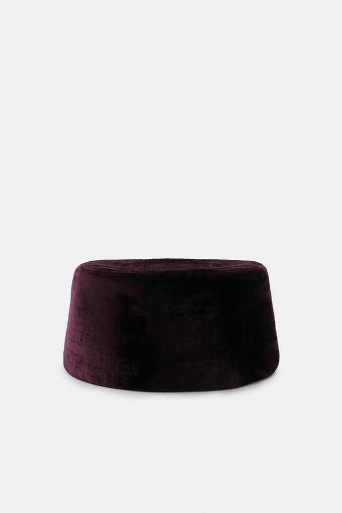 Sametová čepice, Zara, 549 Kč