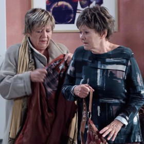 Zdena Hadrbolcová s hereckou kolegyní Jaroslavou Obermaierovou.