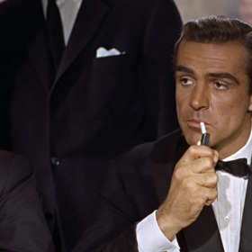 Herec Sean Connery ve své legendární roli agenta Jamese Bonda. 