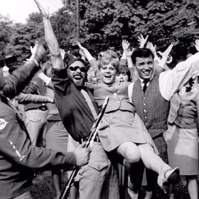 Zahrála si ve filmu Kdyby tisíc klarinetů.