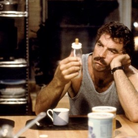 Tom Selleck v komedii Tři muži a nemluvně.