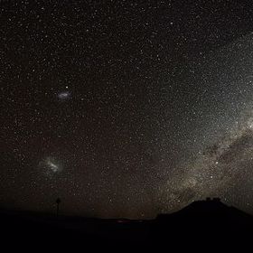 Vědci objevili podivný úkaz přímo v centru Mléčné dráhy (na snímku).