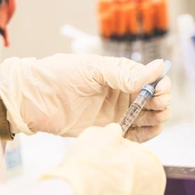 Očkování proti koronaviru je v současnosti možné až od dvanácti let.